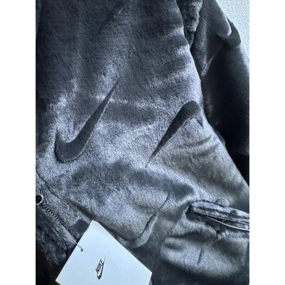 SIZE XS Nike Sportswear EssentialWomen's Loose Fur All Over Print Faux fur - Picture 7 of 8